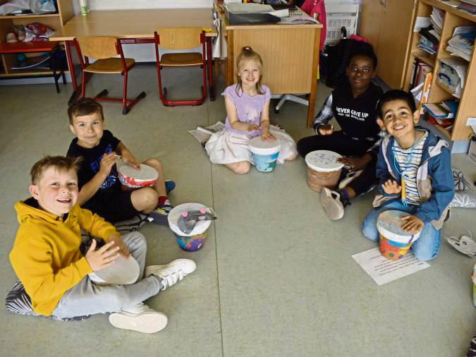 Beim Tag der offenen Tür an der Grundschule An der Pappelallee zeigten die Kinder, was ihre Trommeln können.