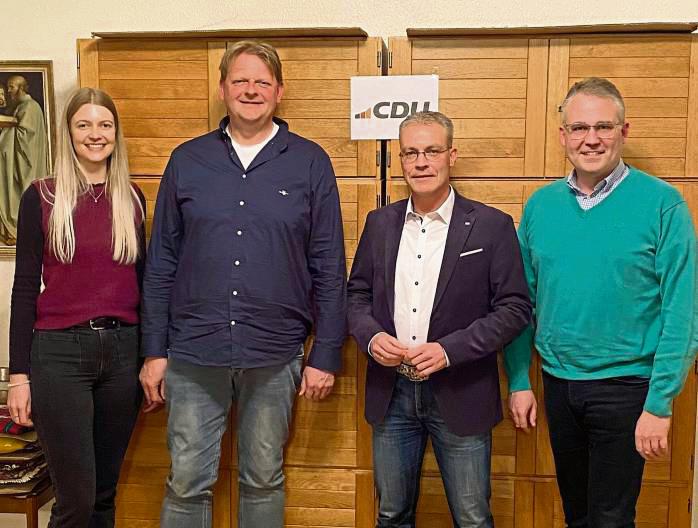 Die Ortsunion Berge tagte. Nominiert wurden Olaf Reen (3.v.l.) zum Ortsvorsteherkandidaten und Michael Rüther (2.v.l.) zum Kandidaten für den Rat. Foto: N. Gerwin