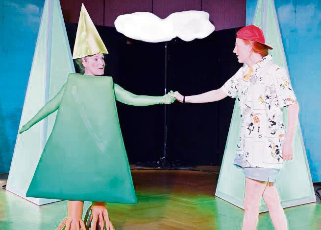 In dem musikalischen Märchen „Fredo und der Drache“ geht es um eine ganz besondere Freundschaft. Foto: Thomas Henne Fotodesign