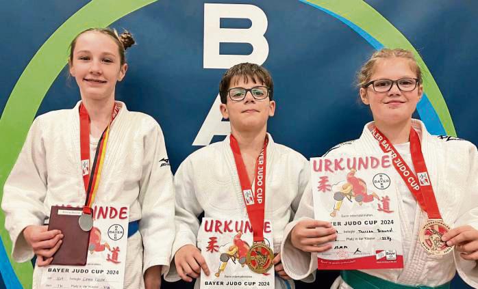 Erfolgreich beim Bayer Cup in Leverkusen (v.l.): Emma Reiche, Linus Erten und Theresa Braunst.