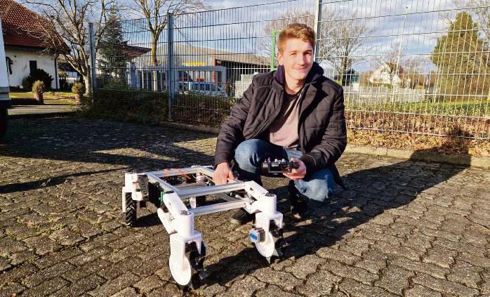 An der FH in Soest tüftelt Nils Hellmann an einem Müllsammelroboter.