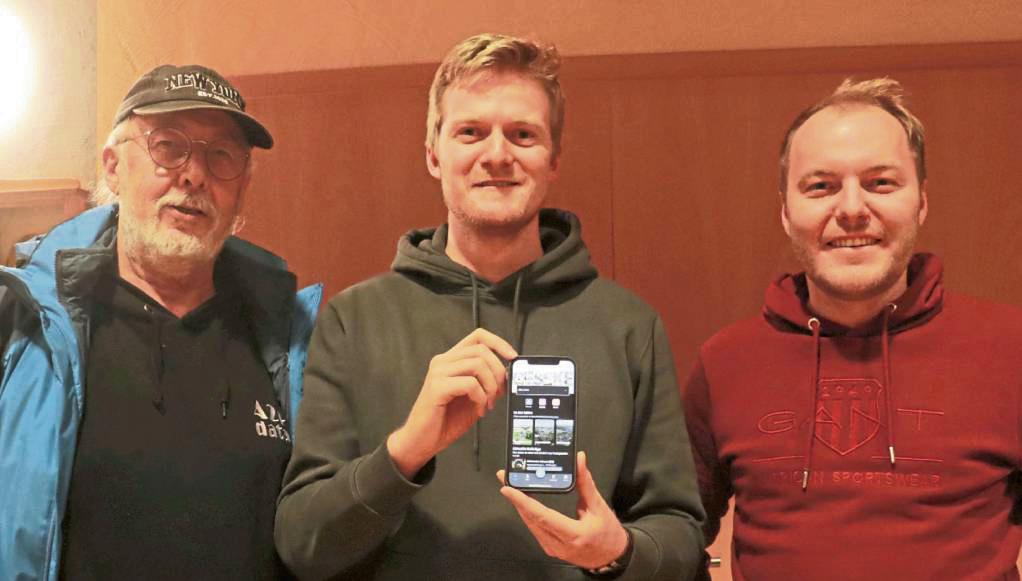 Ortsvorsteher Josef Struwe (v.l.) und die Entwickler Justus Pohle und Niklas Hansjürgens freuen sich auf den Launch der Heidi-App in Geseke und den Ortsteilen.