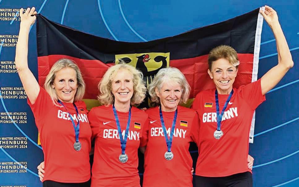 Die deutsche 4x400-Meter-Staffel mit LTV-Athletin Angelika Albrecht (3.v.l.) musste sich bei der WM in Schweden nur den starken Amerikanerinnen geschlagen geben. Die Silbermedaille war am Ende ein Riesenerfolg für das deutsche Quartett.