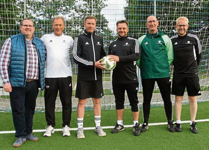 Die Trainermannschaft des DFB-Stützpunktes vom Fußballkreis Lippstadt: (v.l.) Cheforganisator Marco Meik, Thomas Pieper, Matthias Bigge, Michael Liebner, Jörg Pekruhl und Julian Dickhut.