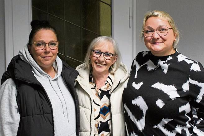 Ein Besuch in der Geseker Redaktion: die Brieftauben-Liebhaberinnen Yvonne Schramm-Wessel, Reinhild Deimel und Hannah Jütte Woracek. Foto: Pia Mintert