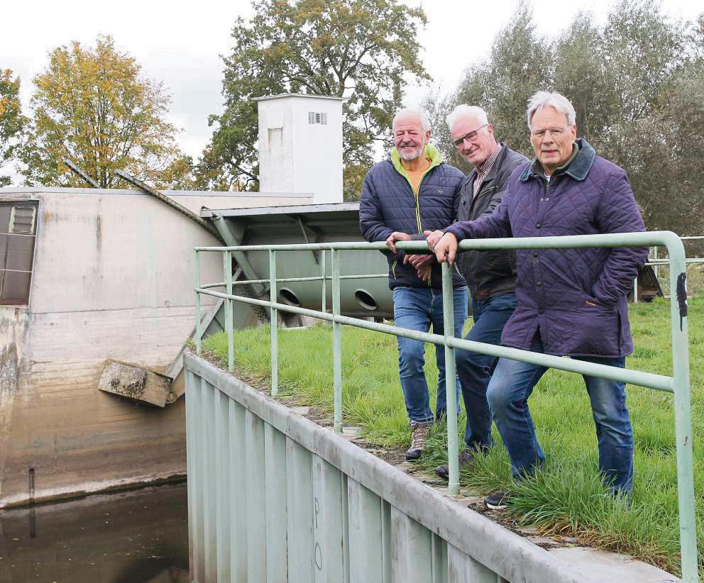 Alfons Lüke, Paul Plümpe und Wolfgang Kißler (v.l.) setzen sich mit weiteren Mitstreitern der Gruppe Zin19 seit Jahren für den Hochwasserschutz im Kreis-Grenzgebiet ein. Foto: Bastian Puls