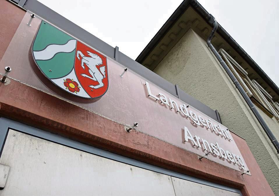 Schwere Brandstiftung und versuchter Mord lautet die Anklage gegen eine Gesekerin vor dem Landgericht Arnsberg. Foto: Kossack