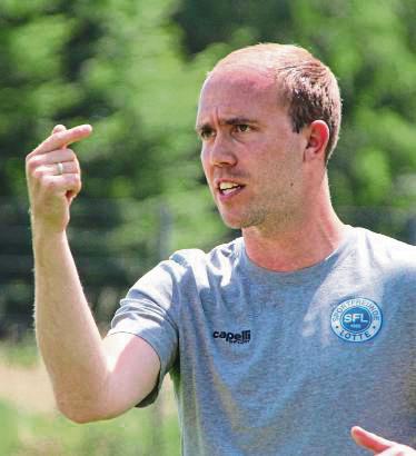Verfolgt ganz genau, was beim SV Lippstadt passiert: Fabian Lübbers’ Herz schlägt noch Schwarz-Rot. Foto: Heinke