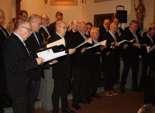 Der MGV Sangeslust hatte zum Adventskonzert in die Jakobuskapelle in Ehringhausen geladen. Foto: Pape-Rüther