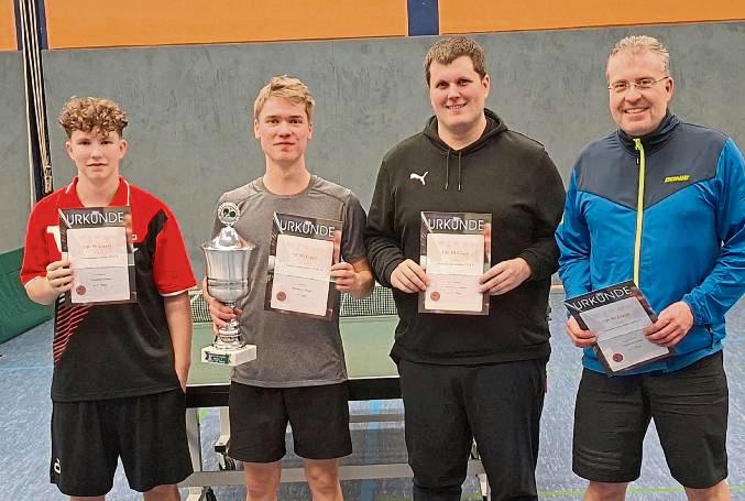 Das Rennen um den TT-Vereinsmeistertitel der DJK Cappel in der A-Konkurrenz der Erwachsenen machte Sebastian Groß (2.v.l.), der im Finale Lukas Rademacher (l.) bezwang. Jeweils auf Rang drei landeten Tim Schlepphege (3.v.l.) und Thorsten Schmidt (r.).