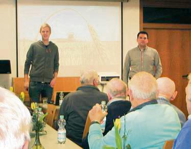 Kai Günther (l.) und Benedikt Husemann referierten beim Männerverein. Foto: Mues