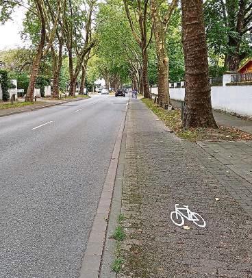 Radfahrer haben an der Südstraße die Wahl: Sie müssen nicht mehr auf den Radwegen fahren, können es aber.