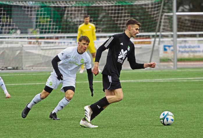 Unter Zugzwang steht der SV Steinhausen (in Schwarz) im Heimspiel gegen die DJK Mastbruch. Foto: Heinke