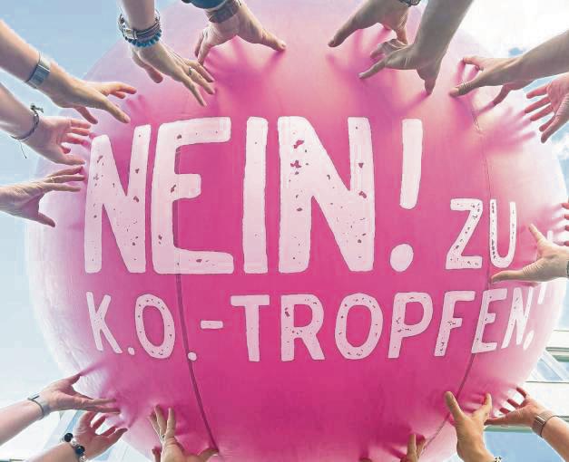 Partybälle mit der Aufschrift „Nein! Zu K.-o.-Tropfen“, die die Gleichstellungsbeauftragten mit zur KFS-Party am Freitag nehmen, sollen daran erinnern, aufzupassen und genau hinzuschauen.