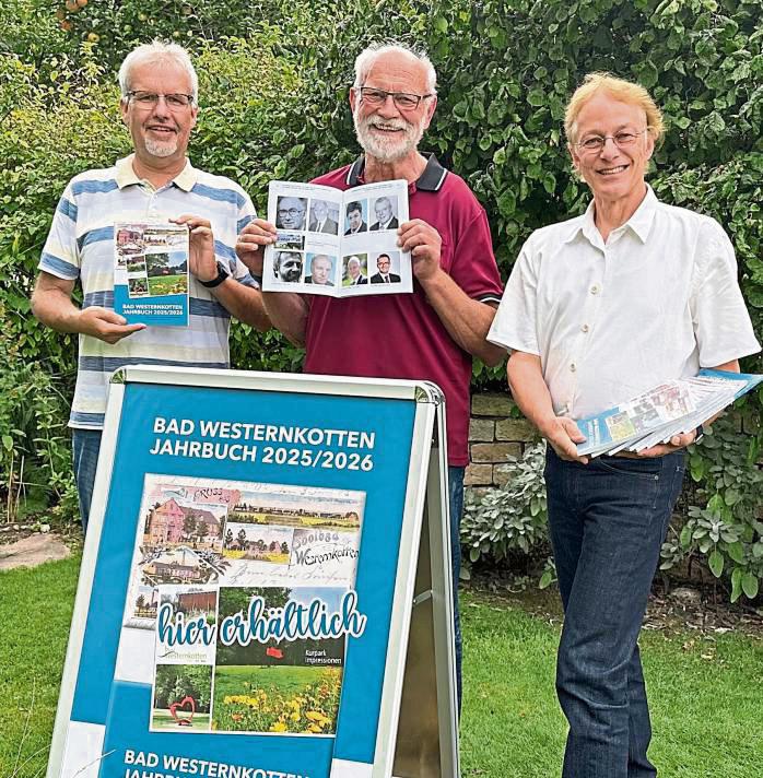 Haben das Jahrbuch betreut (v.l.): Autor Ulrich Leibiger, Redaktionsleiter Wolfgang Marcus und Dr. Stefan Wiesner, Vorsitzender des Heimatvereins Bad Westernkotten.