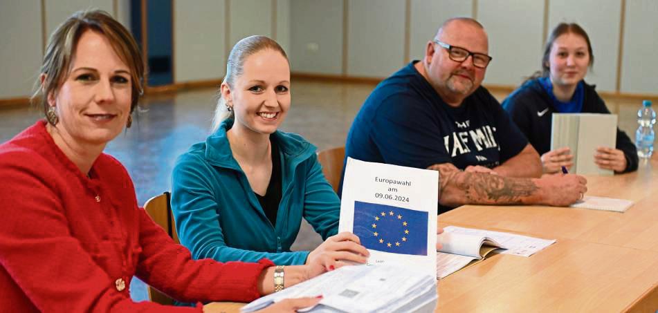 Alles glatt gelaufen: Die Wahlhelfer – auch hier in Anröchte – sind zufrieden. Fotos: Tuschen
