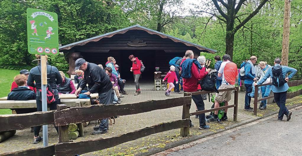 An der Auerhahnhütte in Kneblinghausen wurde Rast gemacht. Foto: Thomas