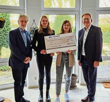 Eine Spende von 1500 Euro überbrachten Michael Mähling (l.) und Wilfired Krumtünger (r.) jetzt Dina Hepelmann (2.v.l.) und Jana Rose.