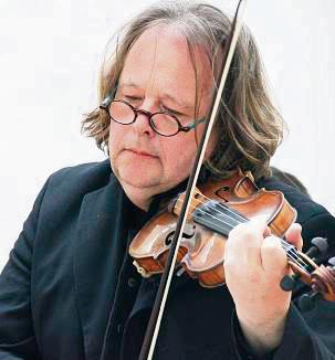 Auch Gernot Süßmuth spielt auf Schloss Körtlinghausen. Archivfoto: Meschede