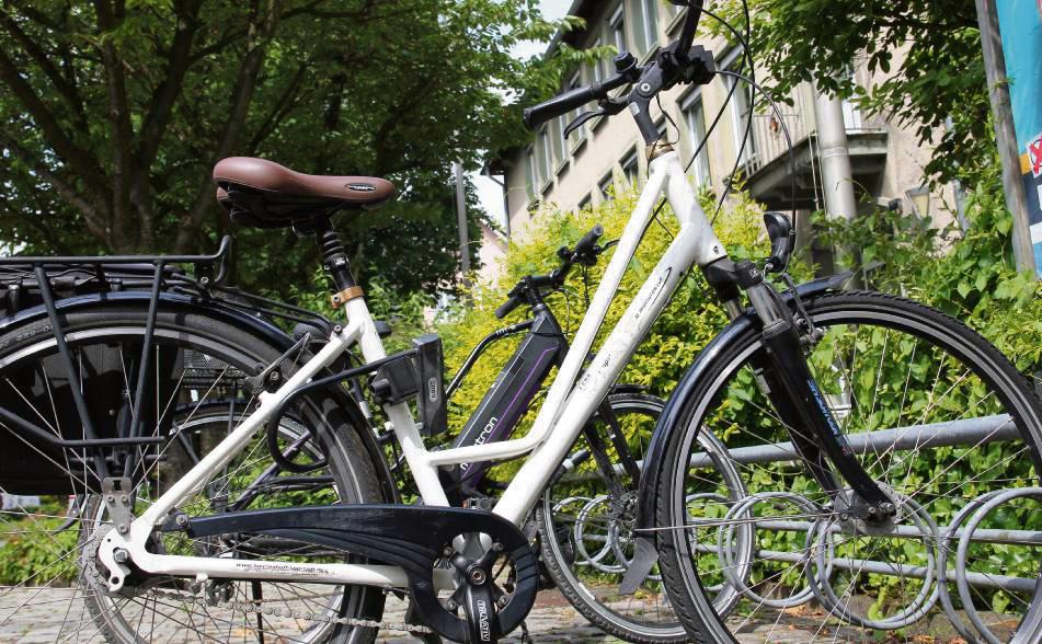Durch den Start des E-Bike-Leasings wird die Zahl der Zweiräder vor dem Lippstädter Stadthaus vermutlich schon bald deutlich steigen. Foto: Puls