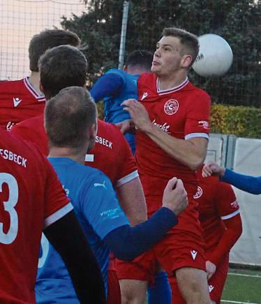Germania Esbeck (Rot) will nach dem 1:10-Debakel eine Reaktion zeigen. Foto: Brand