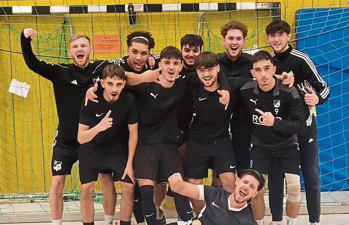 Das Herrenteam I des Lippe-Berufskollegs triumphierte nach einem packenden Finale.