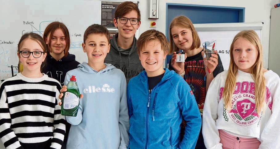 Forschergeist zeigen (v.l.) Scarlett Jelena Schamne, Finja Heidloff, Vincent Ilgner, Lennart Klüner, Jonah Schwarze, Janine Görlitz und Maya Herguijuela. Foto: Dietz