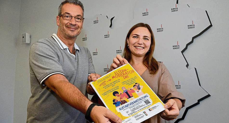 Diana Götz aus dem Kommunalen Integrationszentrum Kreis Soest (KI) und KI-Leiter Holger Schubert laden zum Projekt „Eltern mischen mit“ ein. Foto: Kalle (Kreis Soest)