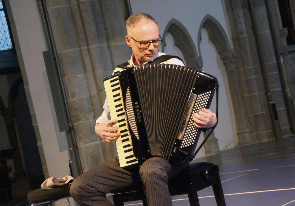 Andreas Hermeyer hat sich im Laufe der Jahre eine eigene Fangemeinde geschaffen. Entsprechend gut besucht war das Konzert in der Lippstädter Jakobikirche. Foto: Wissing