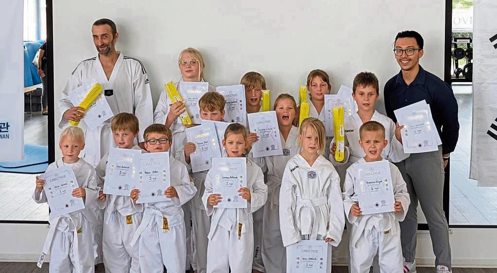 Geschafft! In Anröchte stellten sich einige Taekwondo-Sportler mit Erfolg einer Prüfung, bei der sie ihr Wissen auch im Bereich Theorie unter Beweis stellen mussten.