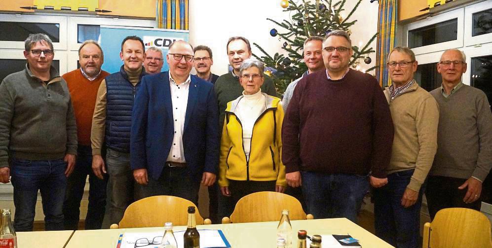 Aus zwei mach eins: Meiste, Kneblinghausen und Hemmern haben jetzt eine gemeinsame Ortsunion. Vorsitzender ist Stephan Deimel (5.v.l.).
