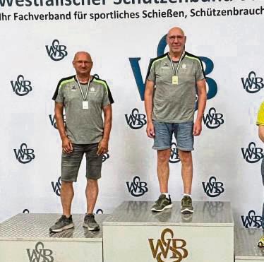 Holten Silber und Gold für den SSV Bad Waldliesborn: Peter Braun (l.) und Hermann Holtkötter (M.).