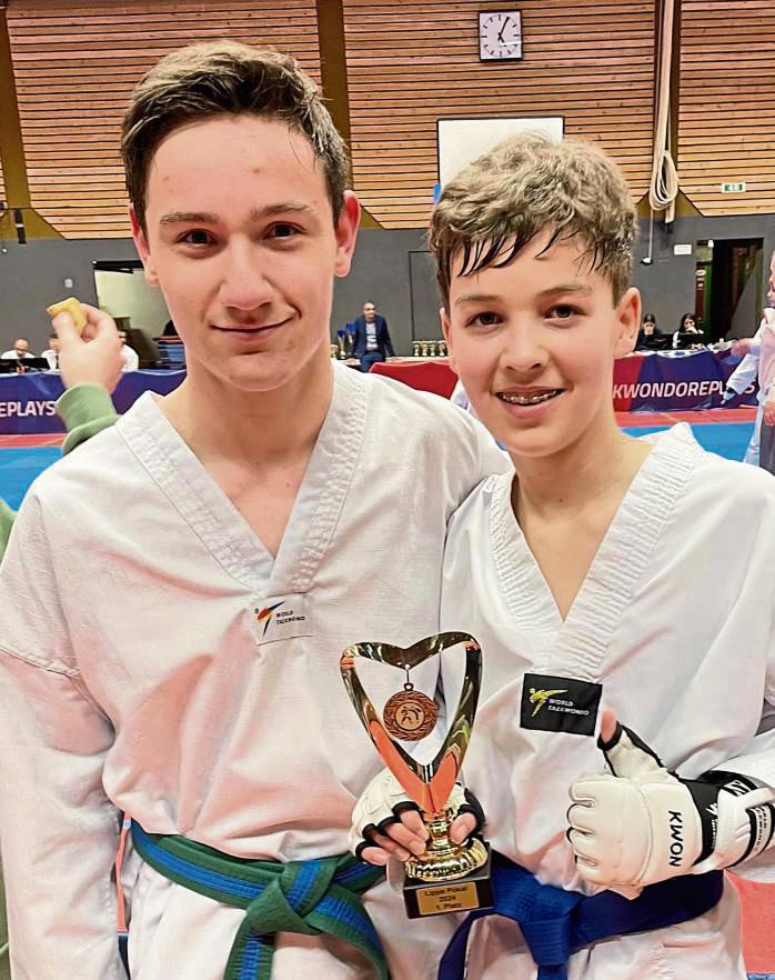 Souveräner Sieg in Hamm: Lennart Czech (r.) holte sich in der Klasse Jugend B den Titel, während sich Teamkollege Lasse Budde in der ersten Runde geschlagen geben musste.