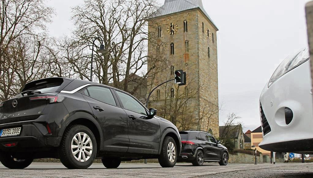 Autoverkehr in Anröchte ist nicht wegzudenken. Mit den Maßnahmen des Mobilitätskonzeptes soll er aber so schonend wie möglich vonstattengehen. Foto: Puls