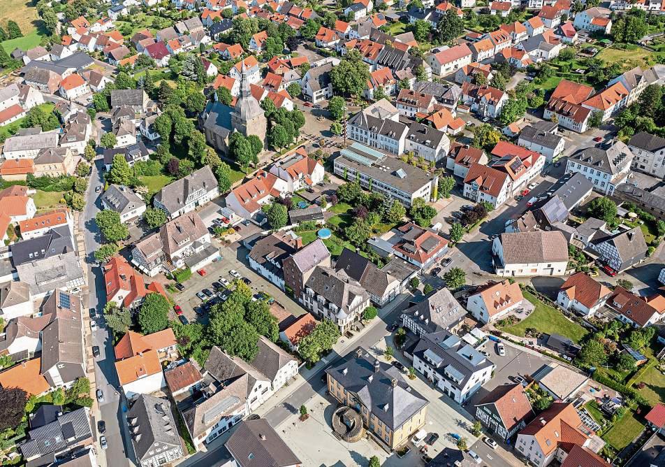 Der Sanierungsbereich in der Rüthener Innenstadt umfasst Bereiche wie die Mittlere Straße (links), die Pfeffergasse oder den Rathausvorplatz. Foto: Eickhoff