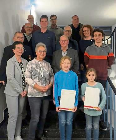 Die DLRG-Ortsgruppe Lippstadt hat verdiente und langjährige Mitglieder ausgezeichnet.
