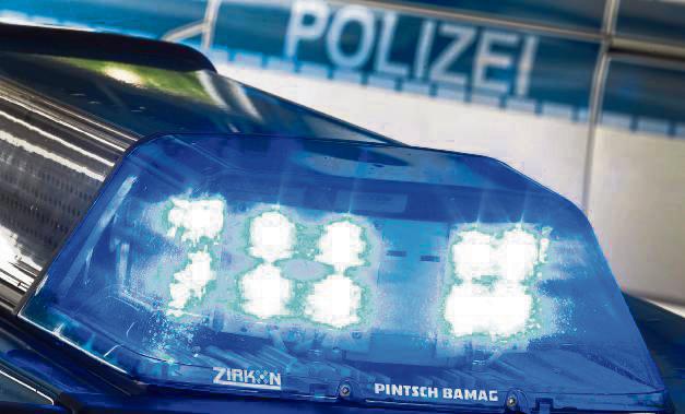 In Westenholz hat die Polizei ein illegales Autorennen unterbrochen und ermittelt jetzt in der Sache. Foto: dpa