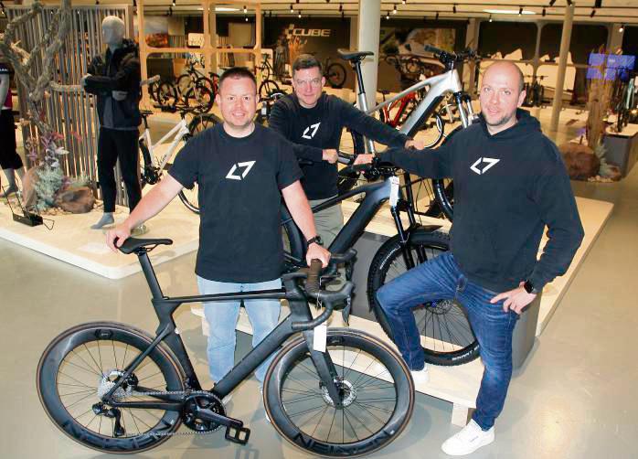 Den Cube-Store eröffnet haben (v.l.) Dominic Neumann, Ferdinand Sammet und Kai Neumann. Foto: Schwade