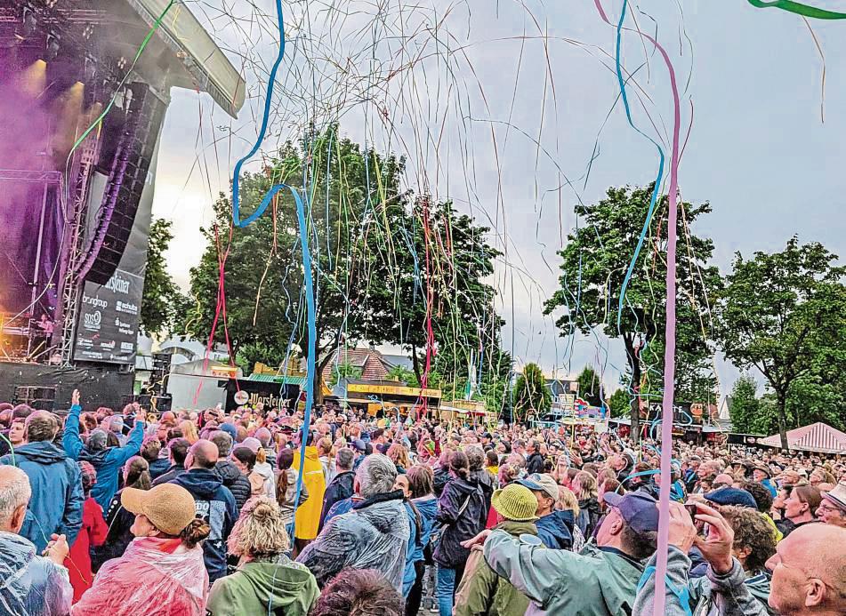 Konfetti für alle! Beim Konzert von Alice Merton regnete es während ihres Hits „No roots“ plötzlich bunte Bänder.