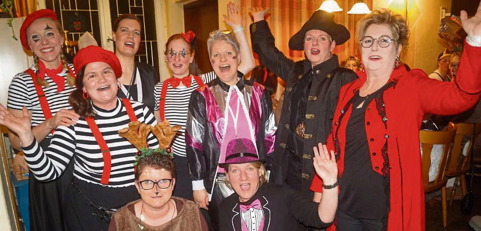 Beim Kneipenkarneval in Meiste gab es einfallsreiche Kostüme, Sketche und super Stimmung. Foto: Thomas