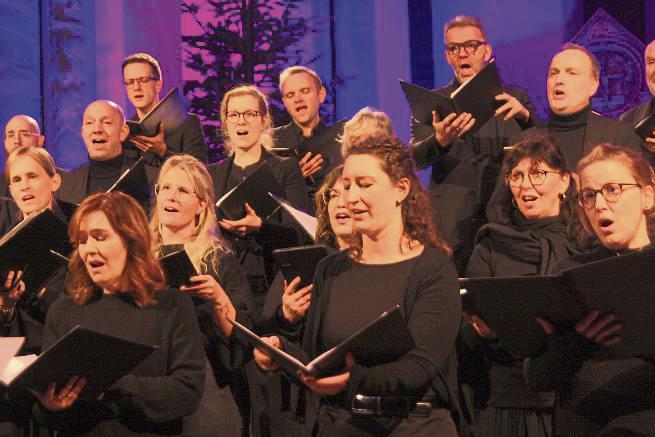 Mit hervorragenden Stimmen und authentischer Freude begeisterte das Vocalensemble das Publikum in der Erwitter Laurentiuskirche. Fotos: Helga Wissing