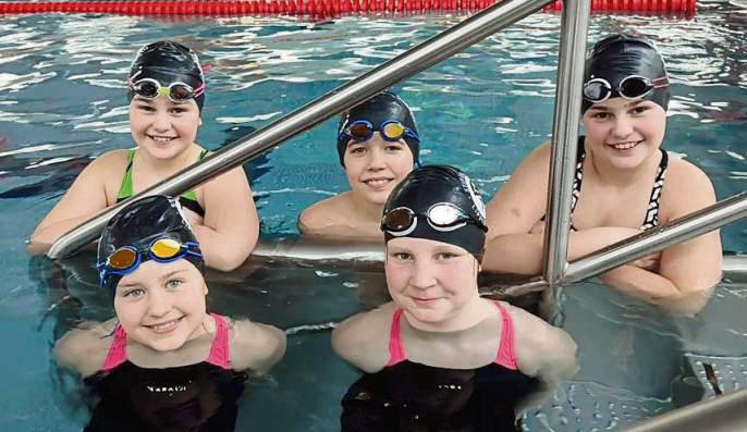 Auf Medaillenjagd in Meschede gingen (v.l.): Tijana Simic, Levke Drews, Lennart Johnigk, Lotta Meierkord und Tamara Simic von der Schwimm-Abteilung von Teutonia Lippstadt.