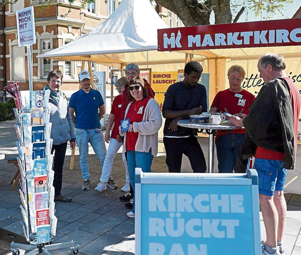 Bei der Marktkirche wurde auch der neue Papst Leo XIV zum Thema. Foto: Tuschen