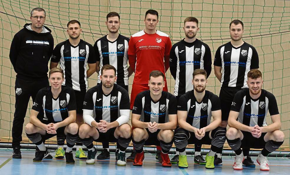 Die Mannschaft des TSV Rüthen belegte bei der Warsteiner und Rüthener Stadtmeisterschaft den zweiten Platz. Fotos: Hippe