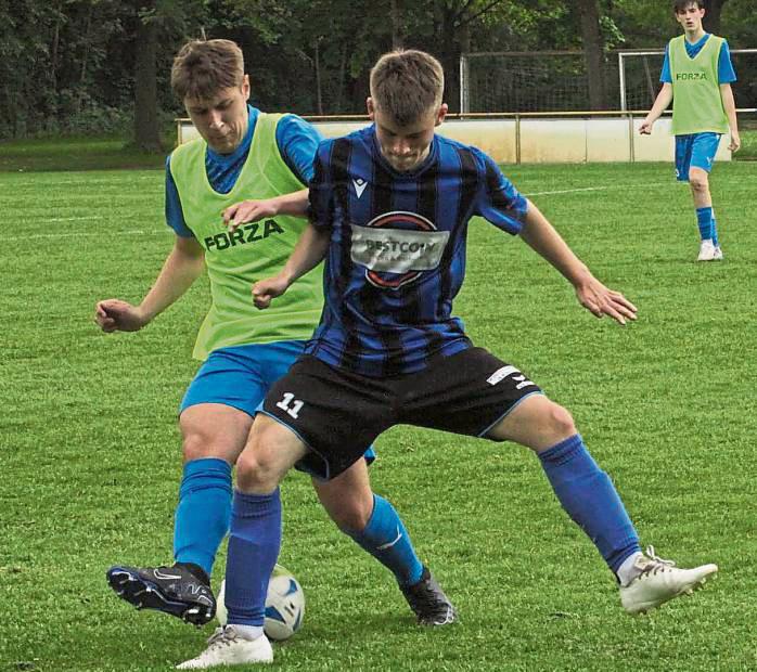 Elf Tore zu bestaunen gab es im Duell zwischen dem SC Lippstadt (mit Leibchen) und der JSG Ehringhausen/Mönninghausen/Störmede. Die Gastgeber siegten 7:4. Foto: Dannhausen