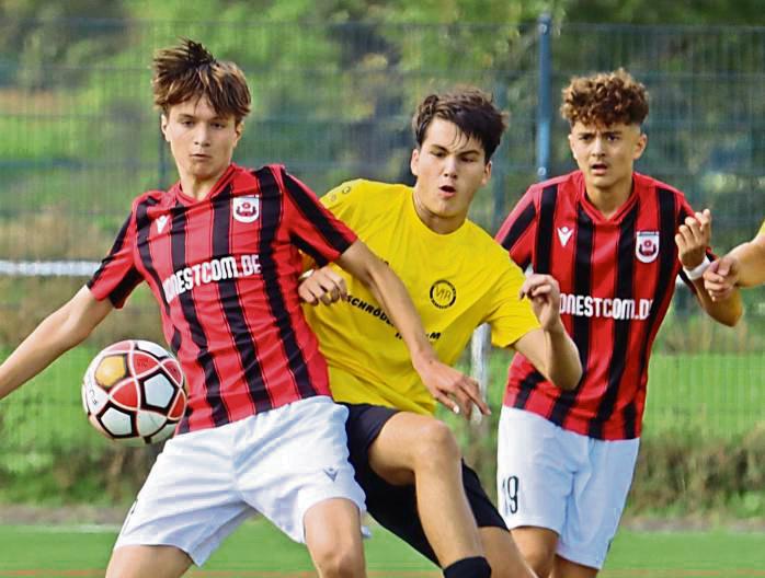 Die BII-Junioren des SV Lippstadt (in Schwarz-Rot) wollen erneut Leidenschaft, Kampf und Biss zeigen. Foto: Feichtinger