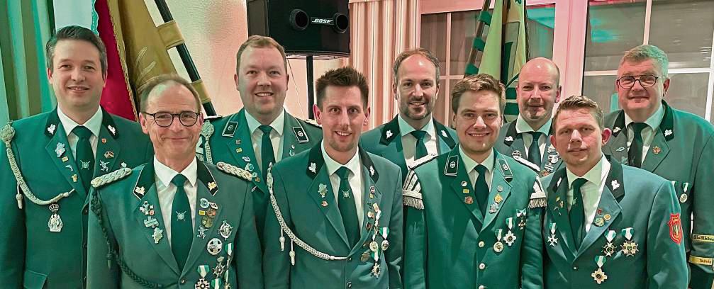 Auf der Jahreshauptversammlung der St. Jakobus Schützenbruderschaft Mastholte gratulierten (v.l.) Brudermeister Christoph Ahrens und Oberst Udo Brokherm folgenden Schützen zur Neuwahl: Michael Scholhölter (Leutnant), Kai Wiedenhaus (Beisitzer), Friederich Berken (Beisitzer), Jens Wimmelbücker (Leutnant), Boris Pieper (Leutnant), Alexander Bartels (Leutnant) und Franz-Josef Sudahl (Beisitzer).