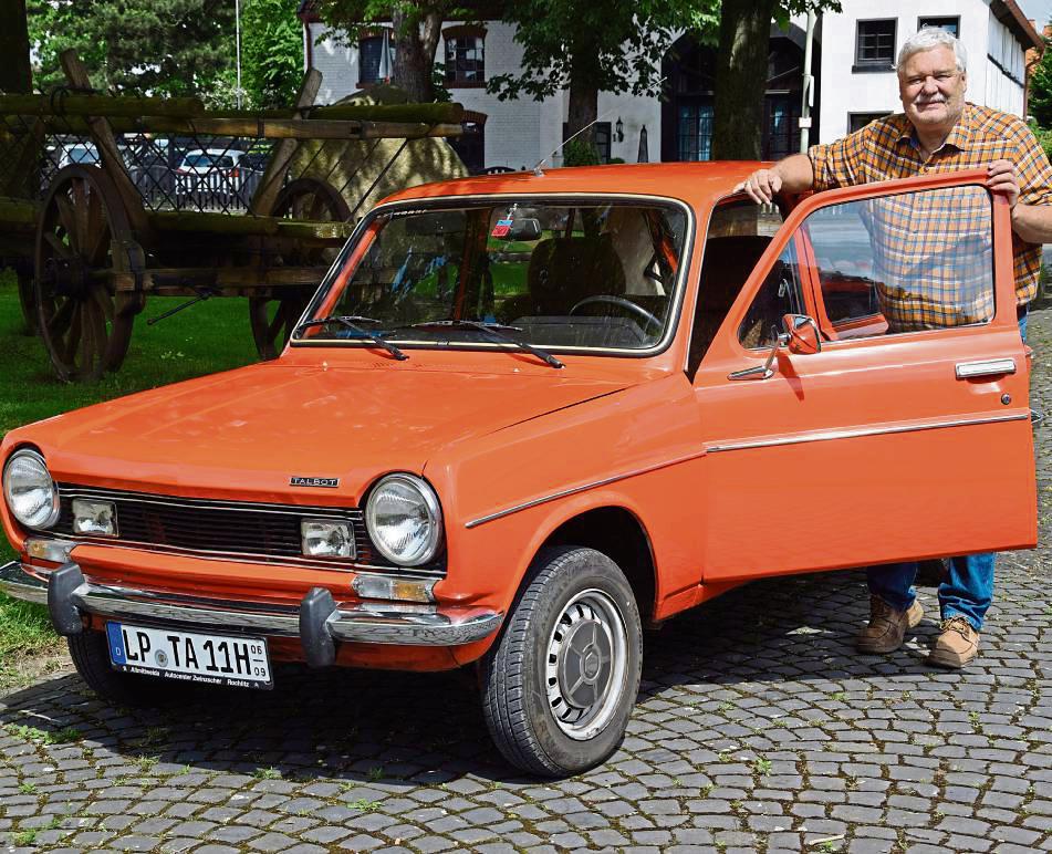 Klaus Seifert mit seinem Simca (Talbot) 1100 GLS. Foto: Kossack