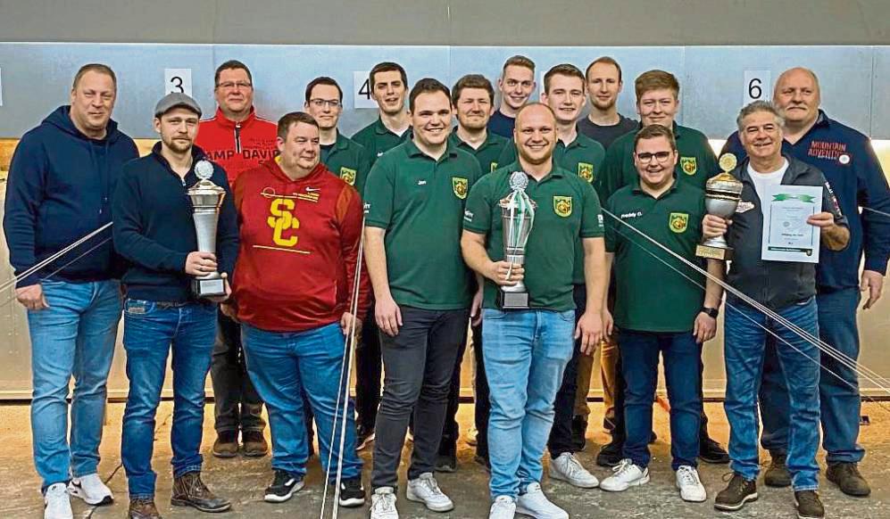 Jungschützen triumphieren beim Kompanievergleichsschießen, hier die Sieger im Bild.