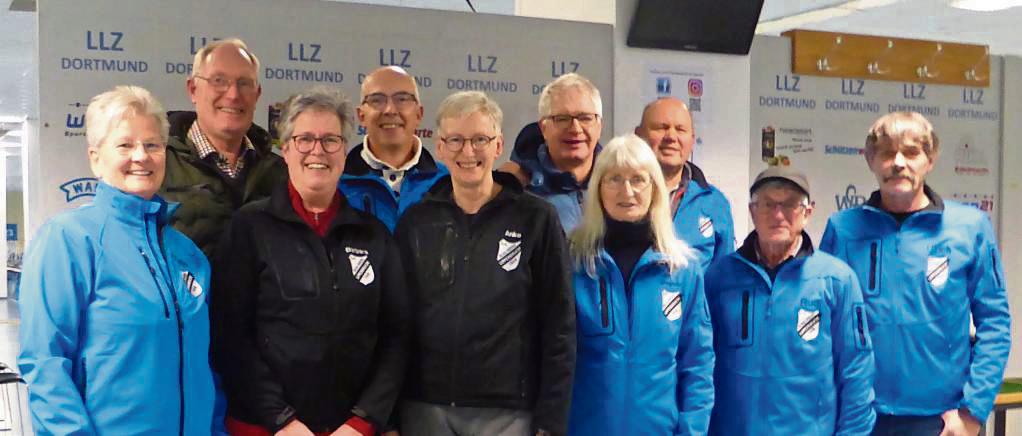 Die Lipperbrucher Luftgewehr-Auflage-Schützen nach dem Wettkampf im Landesleistungszentrum in Dortmund (v.l.): Annette Schröder, Johannes und Barbara Kellner, Markus Gösling, Anke Meerbecker, Justus Holm, Dagmar Tochtrop, Walter Marton, Rudi Thörmer und Ulrich Duwentester.
